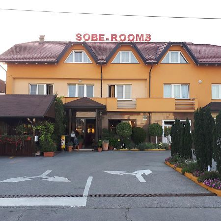 B&B Gurman Сесвете Екстериор снимка