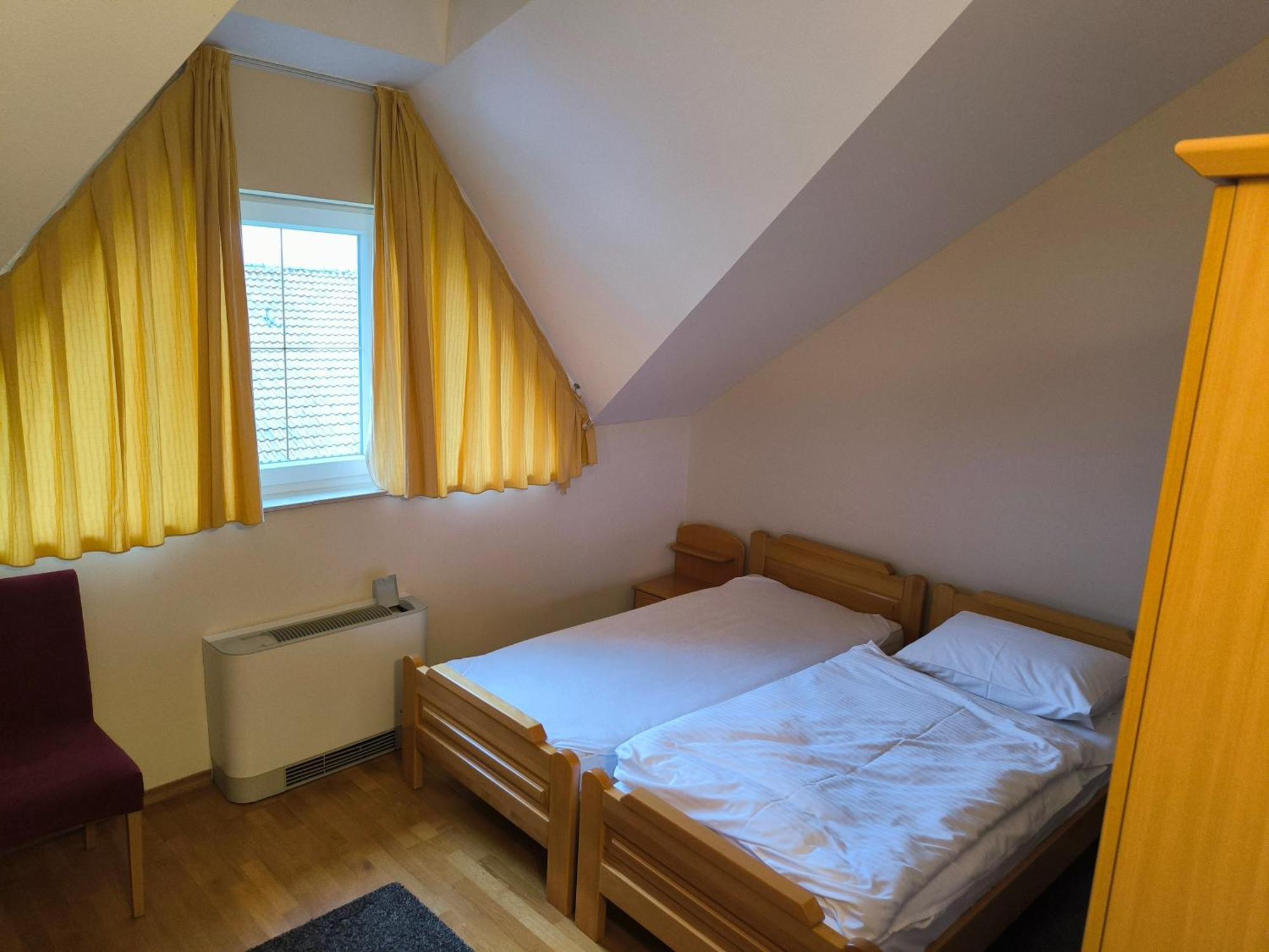 B&B Gurman Сесвете Екстериор снимка